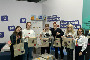 Студенты ИМЭС приняли участие в образовательной программе Всероссийского семейного форума «Родные-любимые»