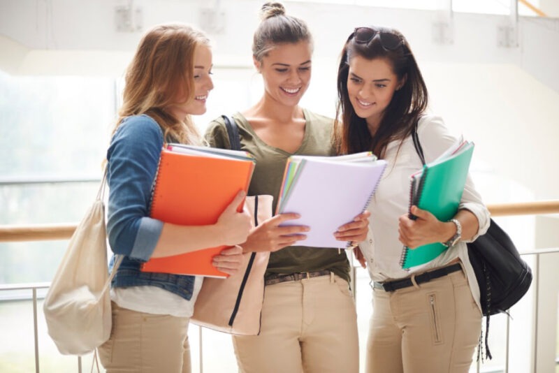 вуз с низкими баллами, поступить с низкими баллами, вузы москва