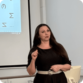 Профильные дисциплины ведут преподаватели-практики 