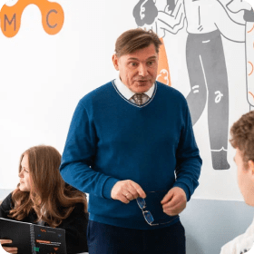 Профильные дисциплины ведут преподаватели- практики 